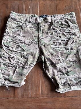Jordan Craig Men's Distressed Camo Cargo Shorts in Green and Brown Y2K